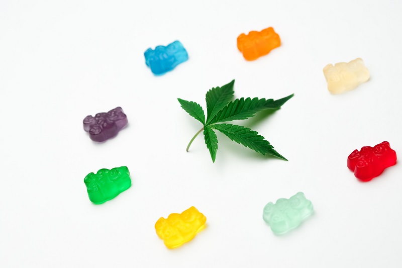 CBD Dosage Chart for Gummies a Hemp Leaf Surrounded by a Circle of Gummy Bears